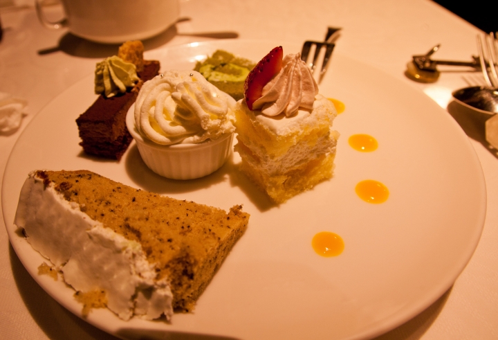 【食記。美食】東京 池袋 甜點好味，漢堡多汁 持續進步的餐廳 BITTERSWEETS BUFFET 吃到飽 蛋糕 洋食
