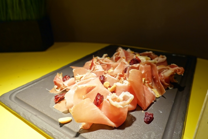 [食記] W Hotel。The Kitchen Table 西餐廳。信義區裡的時尚Buffet--周日菜色!