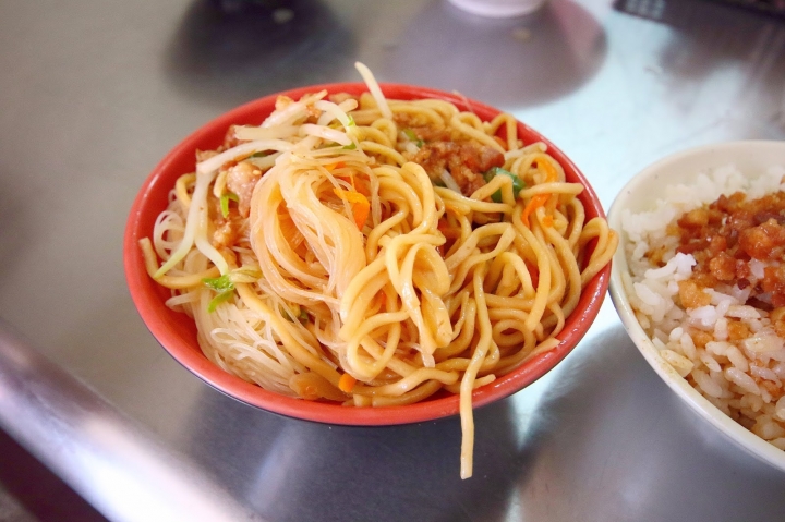 [台南][善化] 中興路 無名筒仔米糕、肉燥飯~在地推薦傳統早餐老店