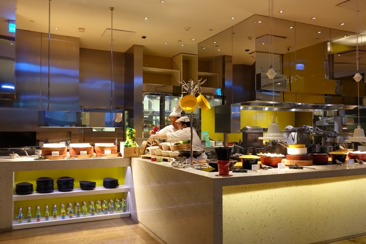 [食記] W Hotel。The Kitchen Table 西餐廳。信義區裡的時尚Buffet--周日菜色!