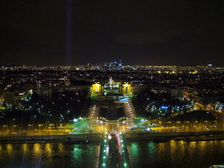 【Paris．走跳】登上艾菲爾鐵塔_不畏冬夜冷風也要看到的巴黎絕美夜景