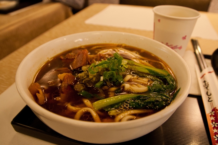 【美食。食記】桃園 桃園機場 湯頭濃厚，思鄉情濃 沾美餐廳牛肉麵