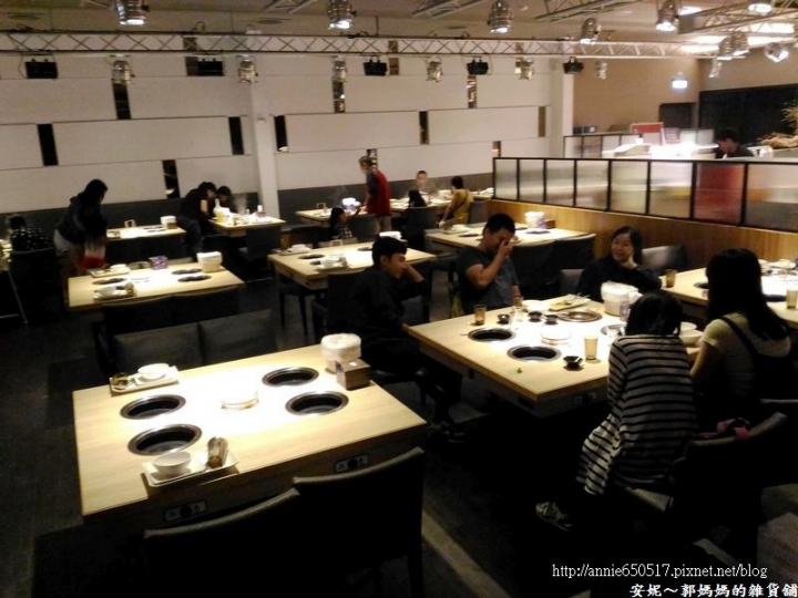 (((高雄食記)))楠梓區鬥牛士二鍋個人壽喜燒涮涮鍋吃到飽，高雄大學學區，壽星有優惠，學生族群最愛