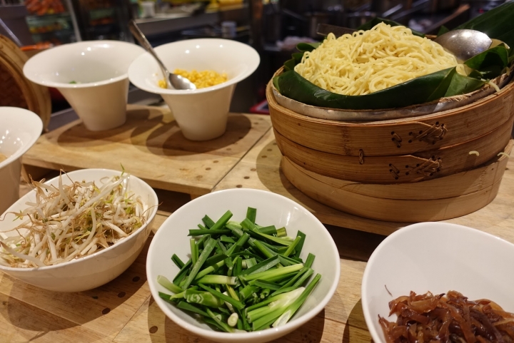 [食記] W Hotel。The Kitchen Table 西餐廳。信義區裡的時尚Buffet--周日菜色!