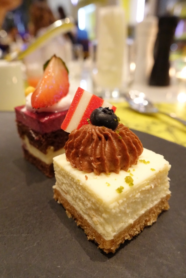 [食記] W Hotel。The Kitchen Table 西餐廳。信義區裡的時尚Buffet--周日菜色!