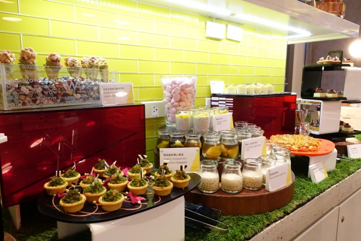 [食記] W Hotel。The Kitchen Table 西餐廳。信義區裡的時尚Buffet--周日菜色!