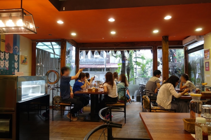[食記] Eat enjoy 意享美式廚房。十足過癮的辣味雞腿捲、巧克力千層蛋糕(新店區公所站)