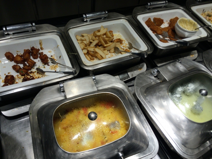 【食記。美食】東京 池袋 甜點好味，漢堡多汁 持續進步的餐廳 BITTERSWEETS BUFFET 吃到飽 蛋糕 洋食