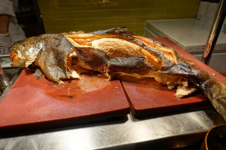 [食記] W Hotel。The Kitchen Table 西餐廳。信義區裡的時尚Buffet--周日菜色!