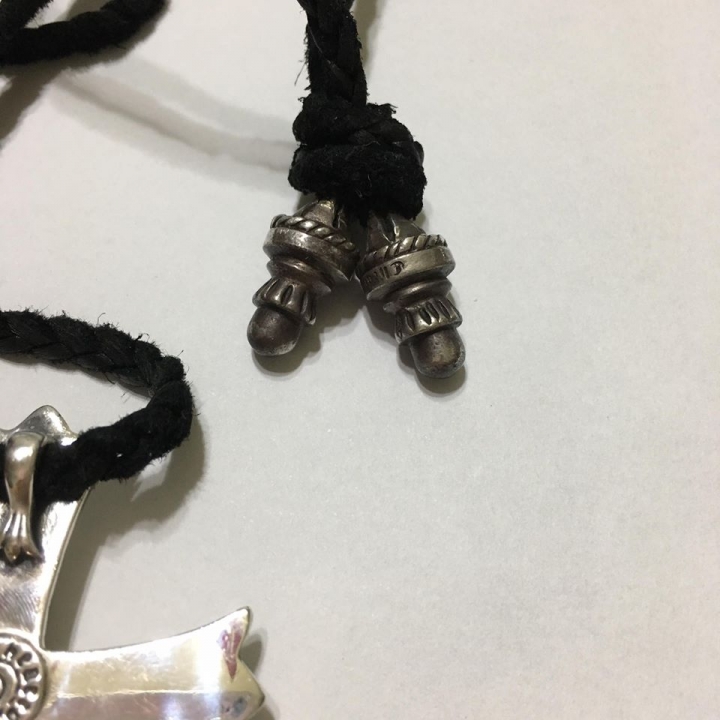 請幫忙鑑定Chrome Hearts 大十字架吊墬