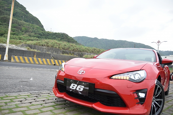 86 不跑秋名山 衝上陽明山  ALL NEW TOYOTA 86 超帥超狂 山路體驗