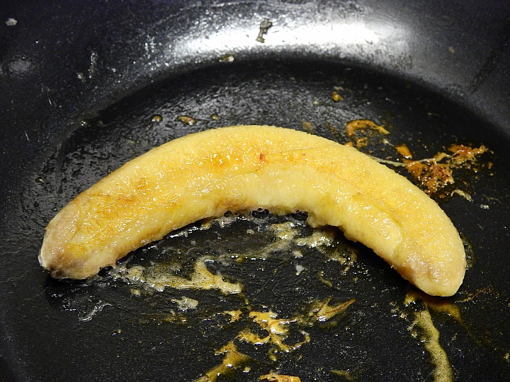 不加油或水，小火乾煎香蕉可以有效止咳。