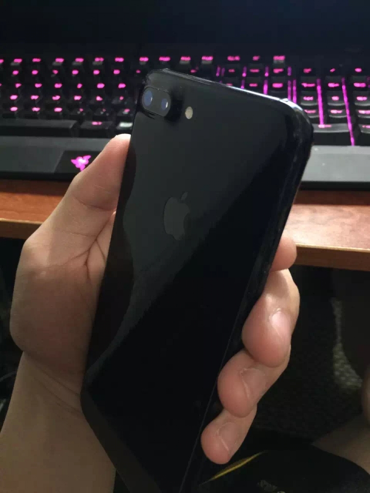 [分享]iPhone 7+ colorware背貼
