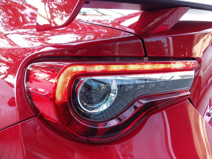 讓拓海也瘋狂~~"ALL NEW TOYOTA 86", 94狂~~