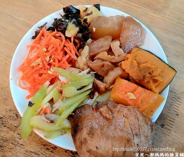 (((高雄美食)))鳳山區東家便當自助餐，菜色選擇多，從早餐賣到晚餐，大東藝術圖書館附近