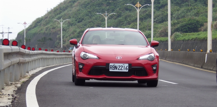 讓拓海也瘋狂~~"ALL NEW TOYOTA 86", 94狂~~