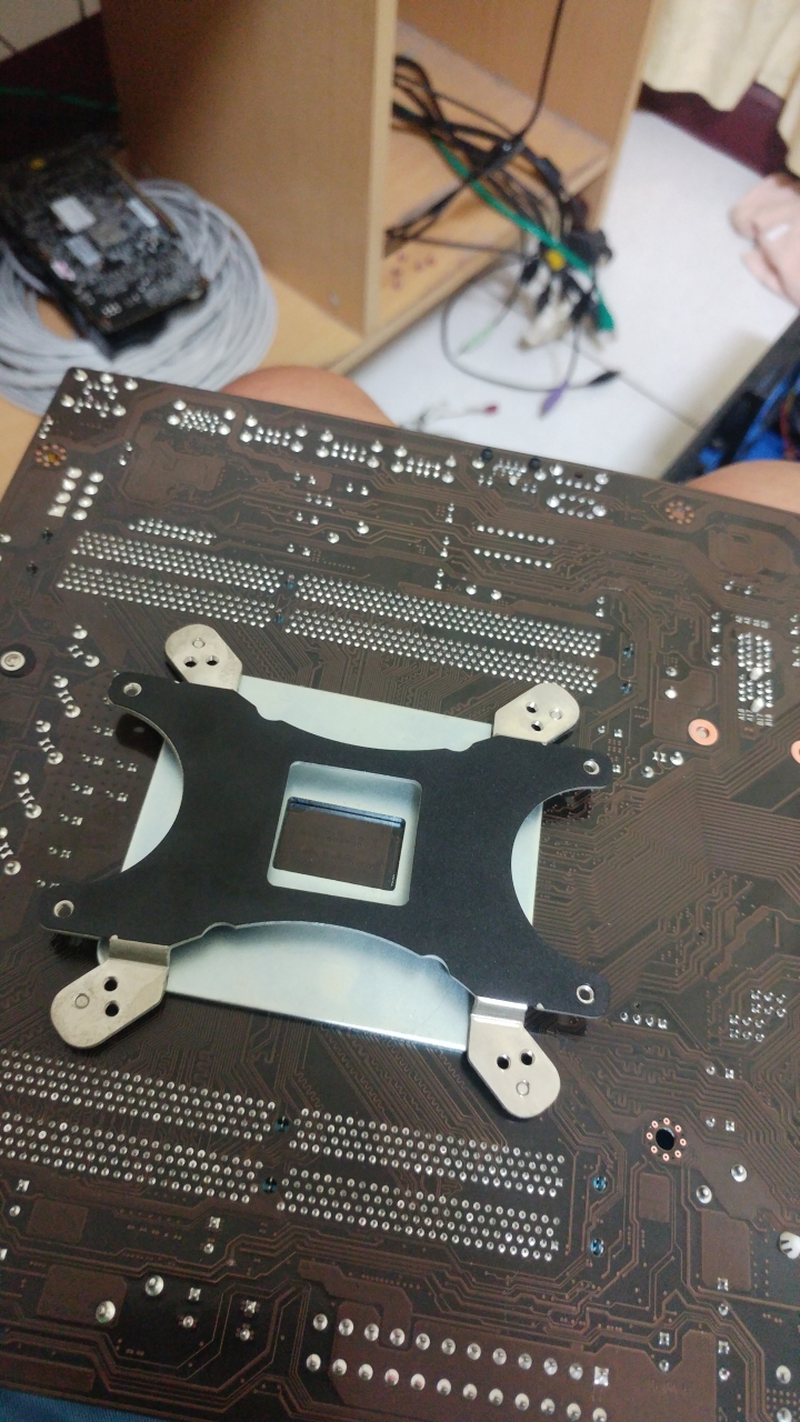 [開箱] 華南X79+E5 2670 C2 正式版+ECC DDR3 1333 4GB X4，篇詳細版~