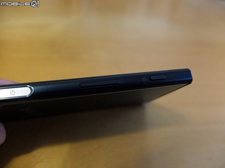 [極簡開箱] 我的第一支SONY智慧型手機 XPERIA XZ 澗水藍 (持續更新)