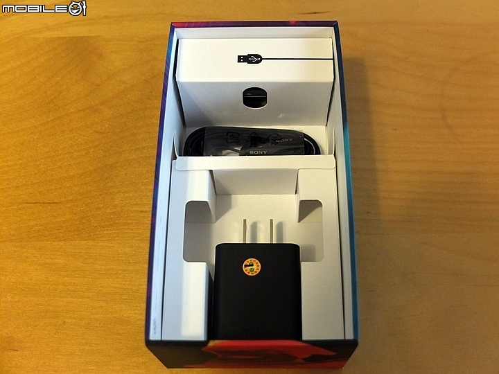 [極簡開箱] 我的第一支SONY智慧型手機 XPERIA XZ 澗水藍 (持續更新)