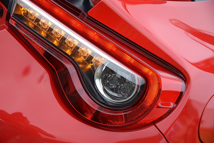 86 不跑秋名山 衝上陽明山  ALL NEW TOYOTA 86 超帥超狂 山路體驗