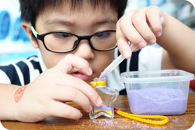 【苗栗通宵親子景點】七彩幸運鹽DIY+無料噴水池戲水趣，就在通宵精鹽觀光工廠！