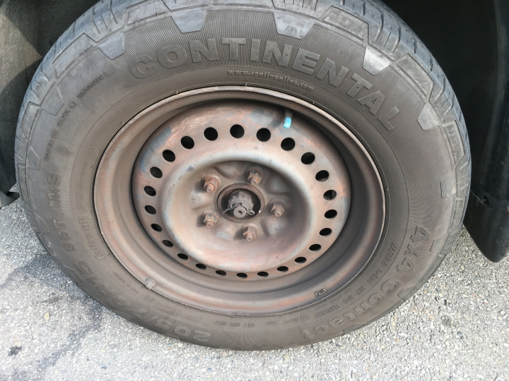Chrysler 休旅車輪圈輪胎請益