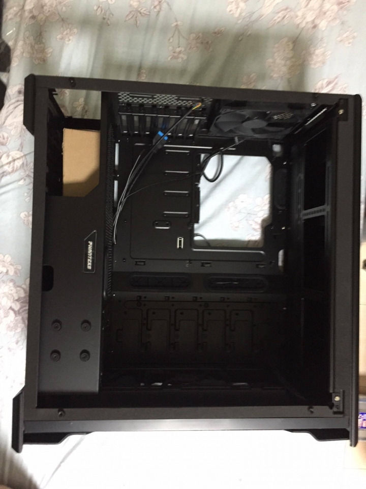 當之無愧的年度最佳機殼 Phanteks ENTHOO EVOLV ATX Tempered Glass