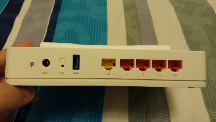 淘寶1千5的ac分享器(usb3)當NAS實測上35MB/s totolink a3004ns