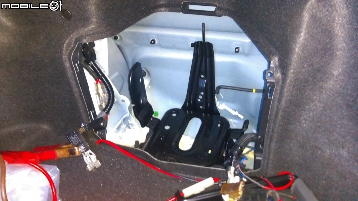 CAMRY 2.5油電 更換 小電池 (啟停) 分享