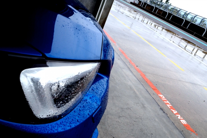 大雨也澆不熄我開SUBARU奔馳賽道的熱情！！