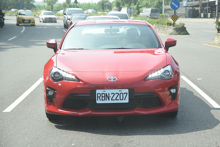 86 不跑秋名山 衝上陽明山  ALL NEW TOYOTA 86 超帥超狂 山路體驗