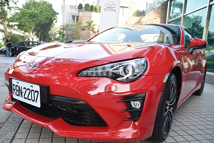86 不跑秋名山 衝上陽明山  ALL NEW TOYOTA 86 超帥超狂 山路體驗