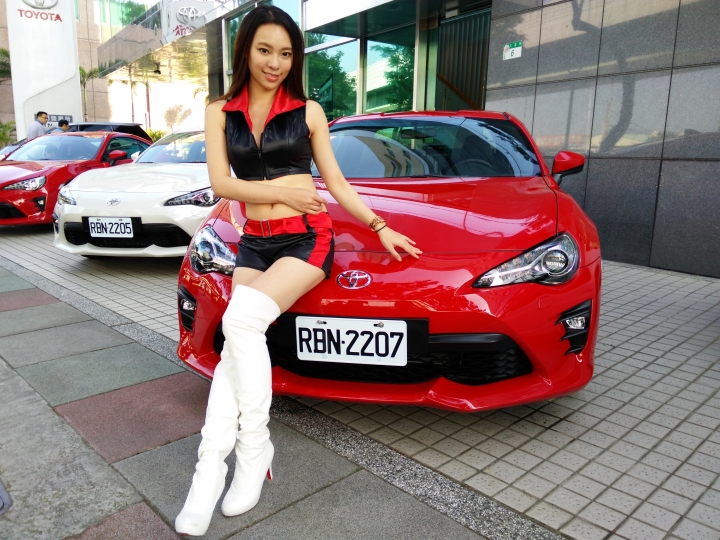 讓拓海也瘋狂~~"ALL NEW TOYOTA 86", 94狂~~