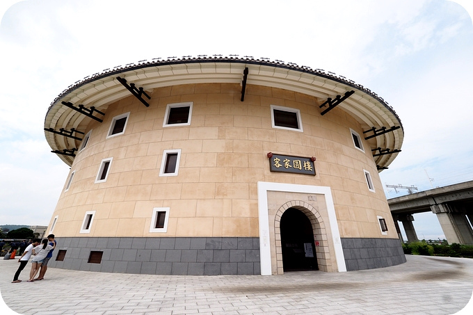 【苗栗親子景點】客家圓樓半日遊＋好玩的DIY客家擂茶~~