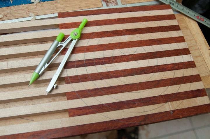 一片木板做成一個碗