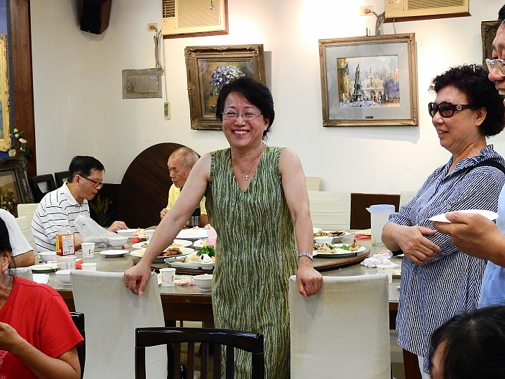 豐富的美術作品，庭園美，極佳的用餐環境：美濃煙樓坊美術館餐廳。