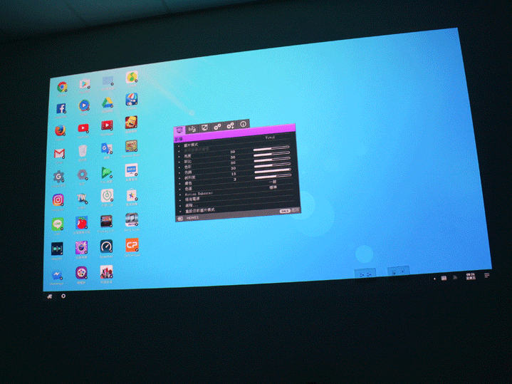 愛她‧就把《 BenQ W3000 雙向鏡頭位移導演機 》電影院帶回家！媲美好萊塢視聽饗宴