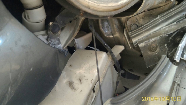 請各位大大 小弟因為撞車 要修車幫我看看估價單 是否合理 拜託了><"