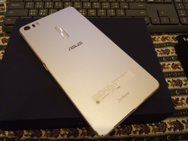 感覺有點冷門的ASUS ZENFONE3 ULTRA微開箱~