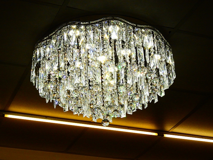 豐富的美術作品，庭園美，極佳的用餐環境：美濃煙樓坊美術館餐廳。
