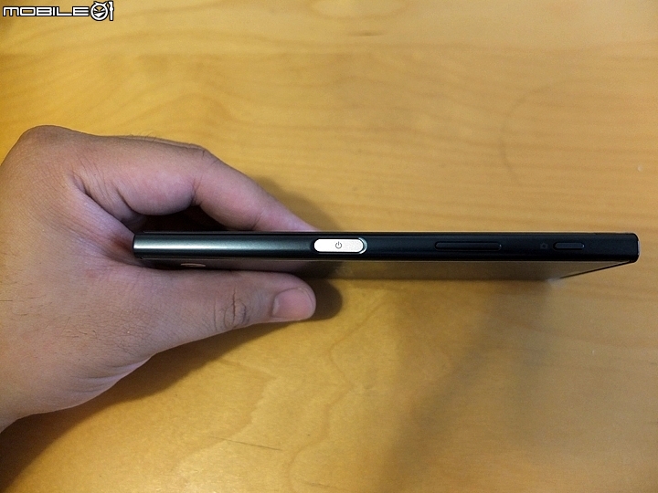[極簡開箱] 我的第一支SONY智慧型手機 XPERIA XZ 澗水藍 (持續更新)