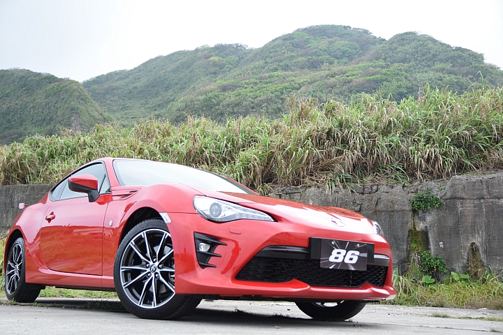 86 不跑秋名山 衝上陽明山  ALL NEW TOYOTA 86 超帥超狂 山路體驗