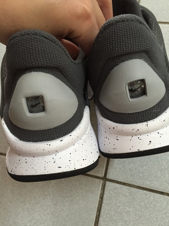 驗鞋 Nike sock鐵灰 是否正品