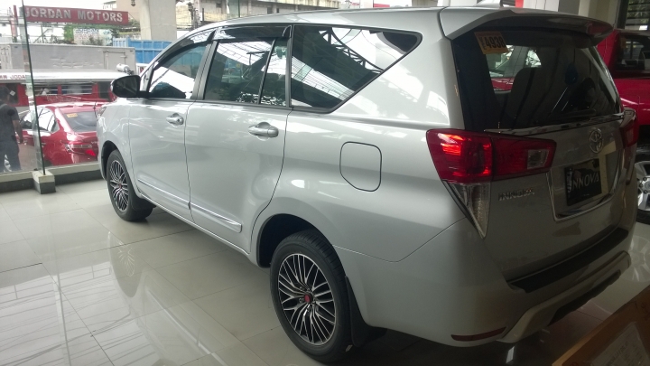 菲律賓TOYOT全新 Fortuner跟 全新 Innova