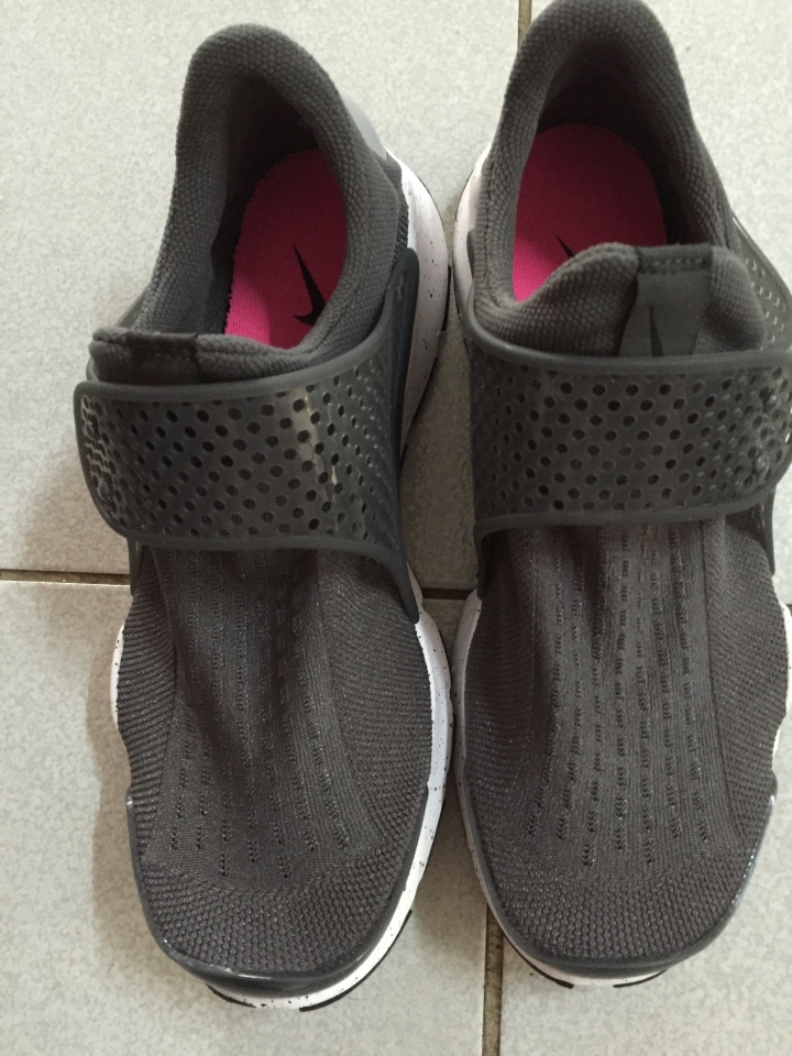 驗鞋 Nike sock鐵灰 是否正品