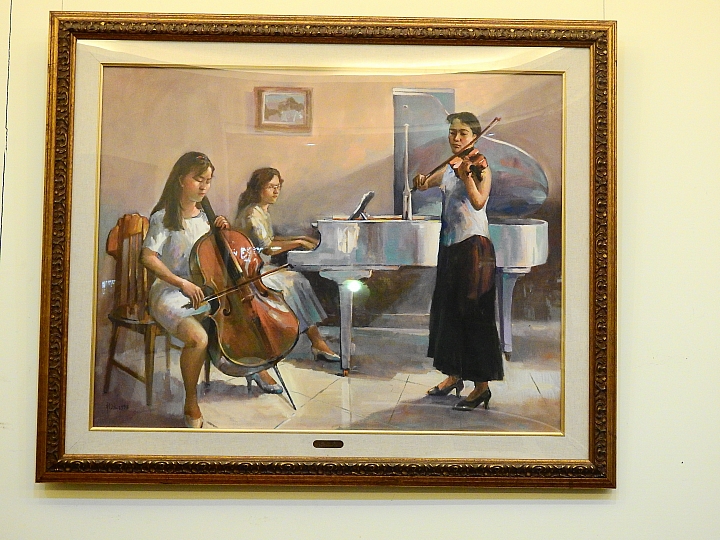 豐富的美術作品，庭園美，極佳的用餐環境：美濃煙樓坊美術館餐廳。