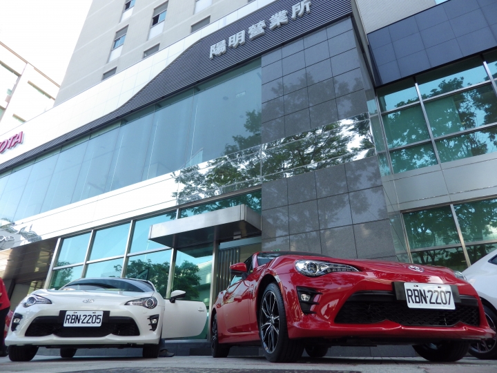 讓拓海也瘋狂~~"ALL NEW TOYOTA 86", 94狂~~