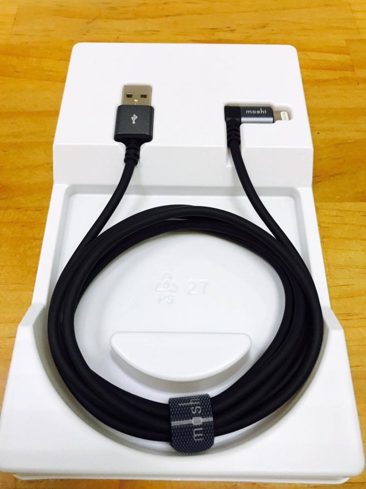 [開箱] Moshi的90度彎頭充電線(150cm)