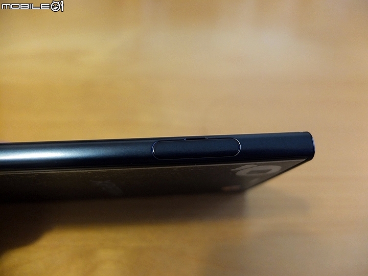 [極簡開箱] 我的第一支SONY智慧型手機 XPERIA XZ 澗水藍 (持續更新)