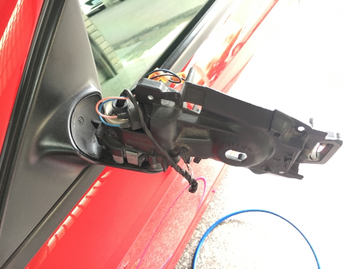 2005 AUDI A3 8P (類似 Golf V GTI)的照後鏡收折不正常維修.